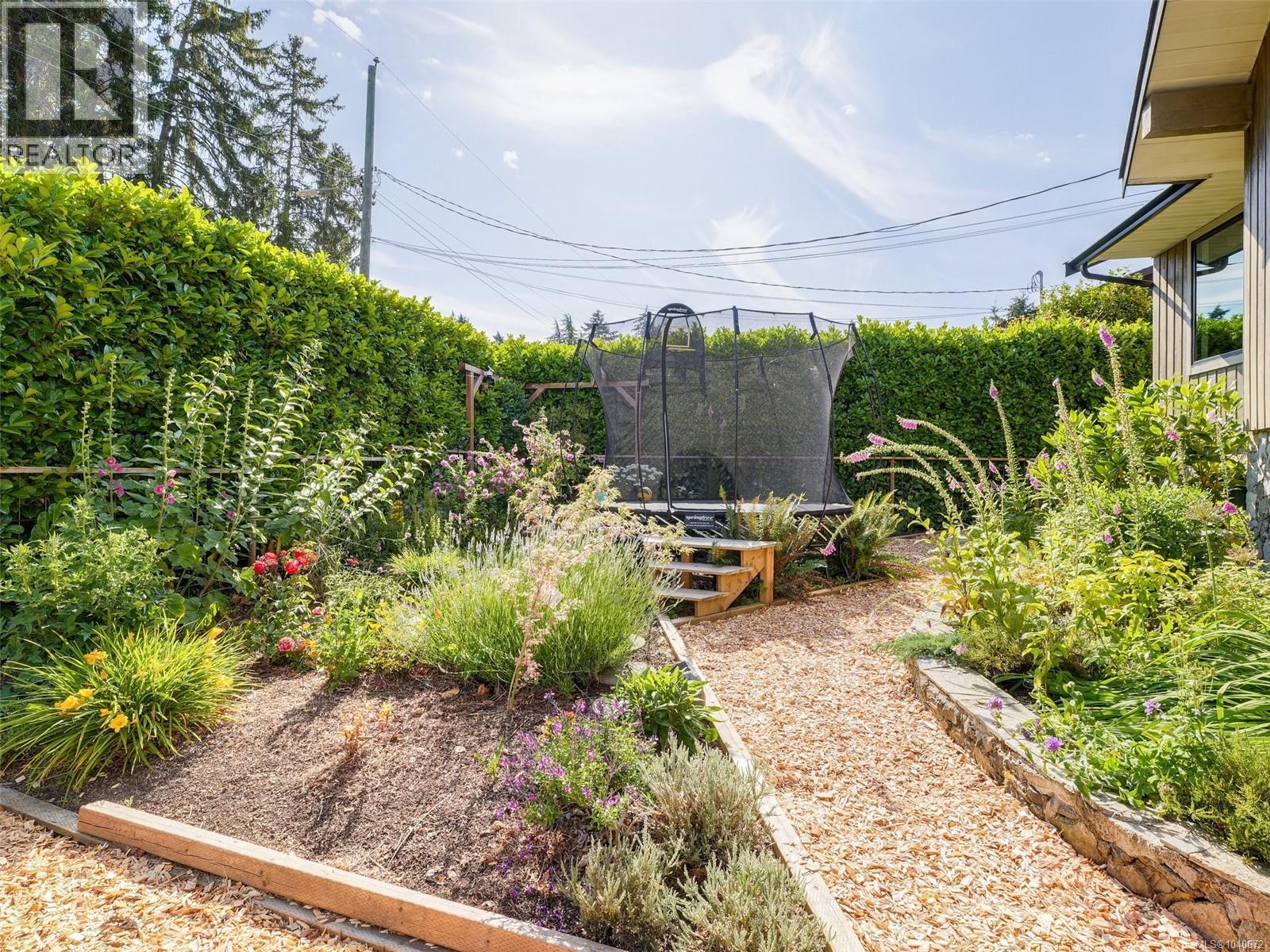 1657 Ash Rd - 66