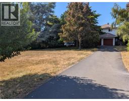 Living room - 4592 Bonnieview Pl, Saanich, BC V8N3V6 Photo 13