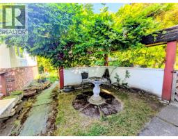 Patio - 4592 Bonnieview Pl, Saanich, BC V8N3V6 Photo 10