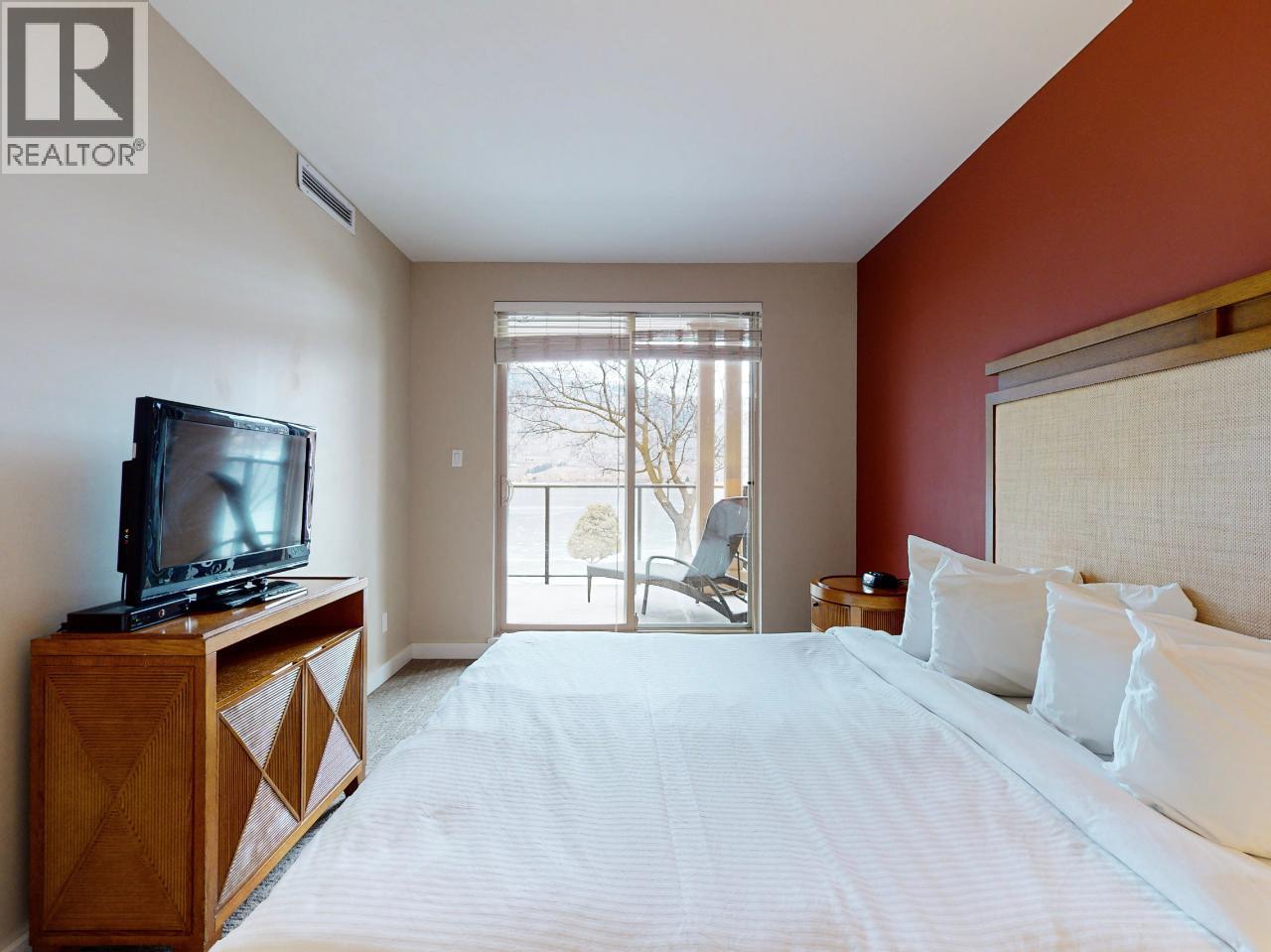 #14 15 PARK Place - 14