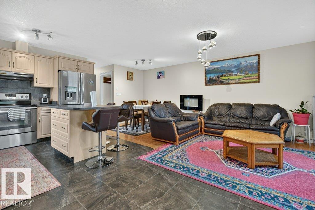11330 101 ST NW - 4