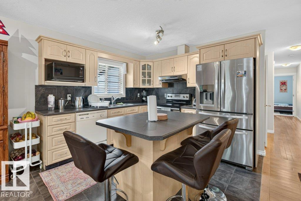 11330 101 ST NW - 5