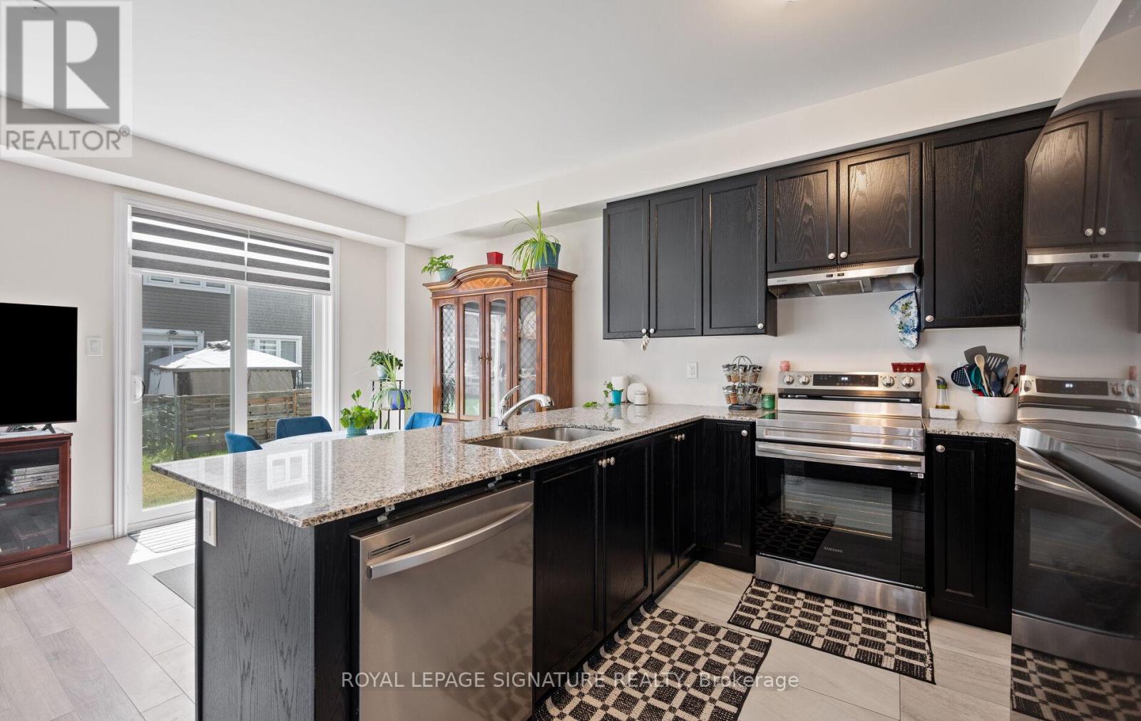 60 BROWN STREET - 25