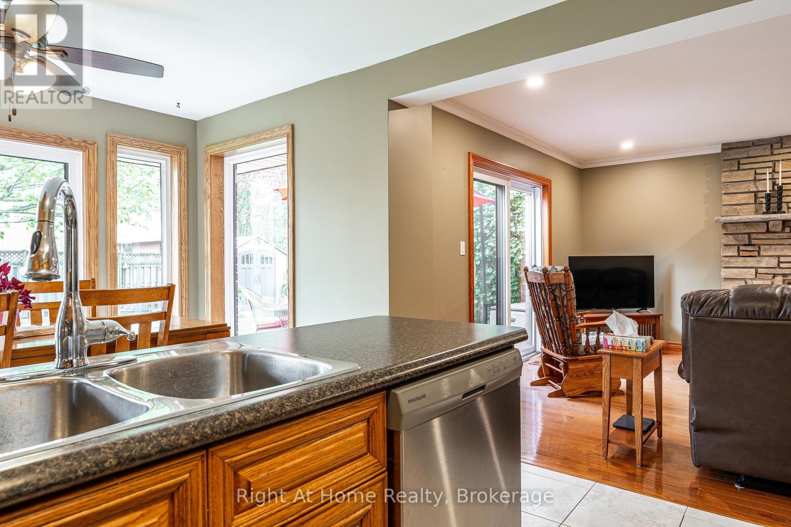 27 KAY STREET - 16