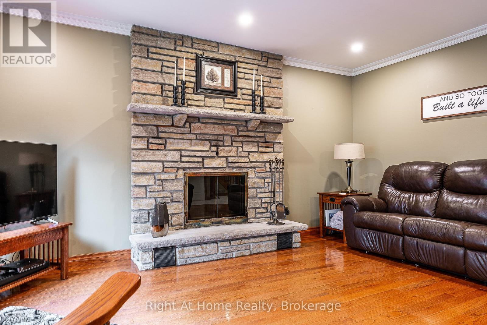 27 KAY STREET - 22