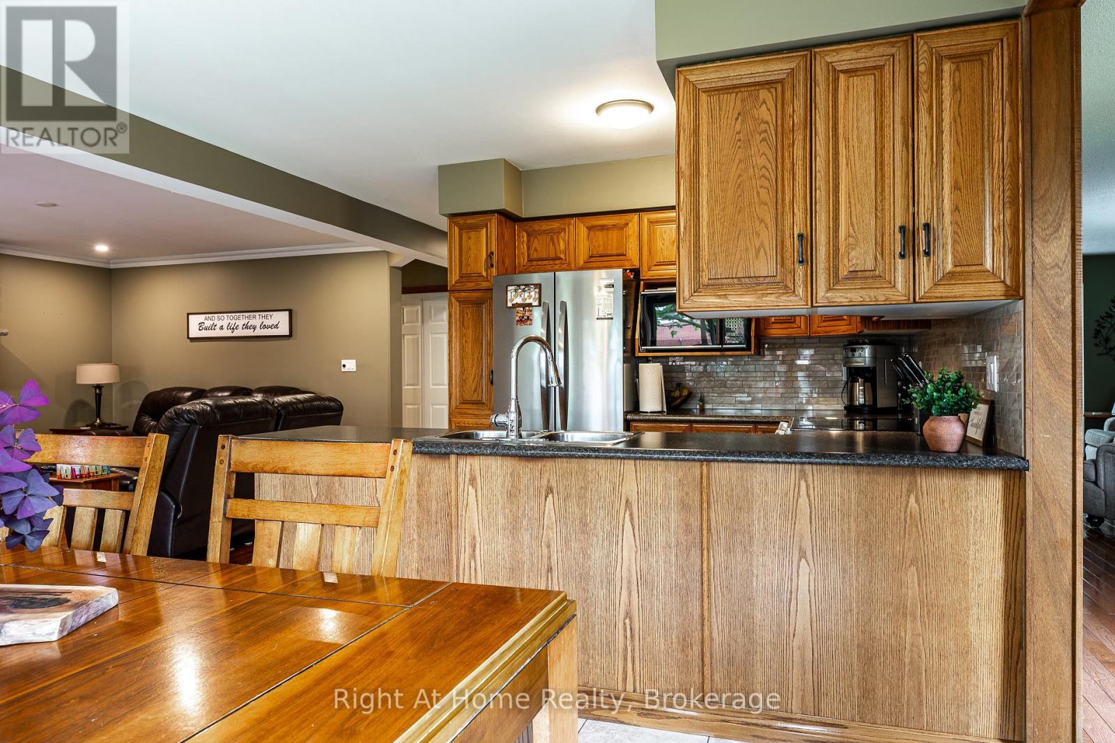 27 KAY STREET - 13