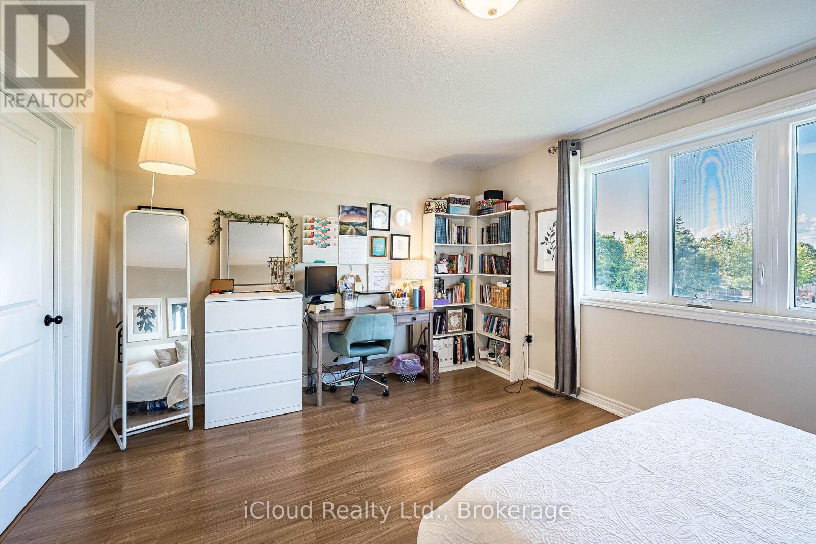 235 MEAD AVENUE - 32