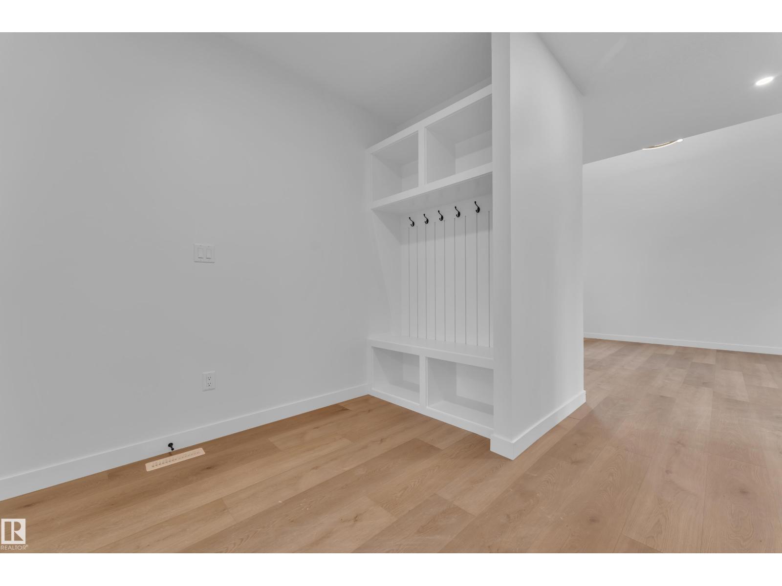 6408 26 ST NE - 10