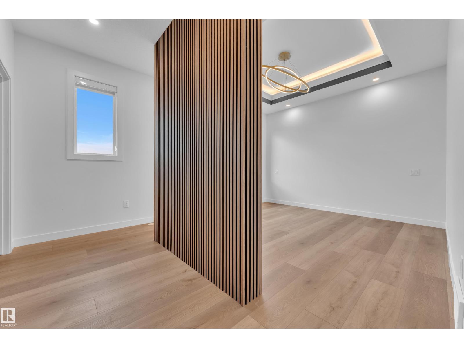 6408 26 ST NE - 12