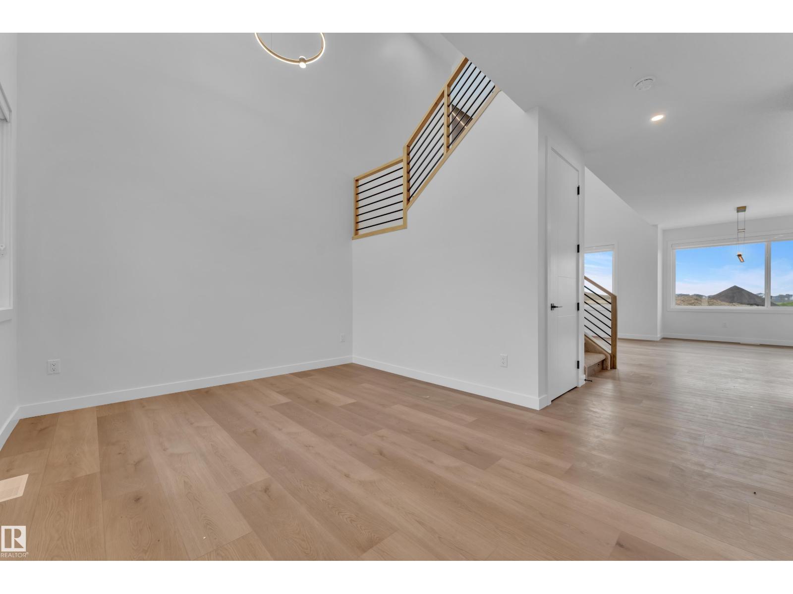 6408 26 ST NE - 15
