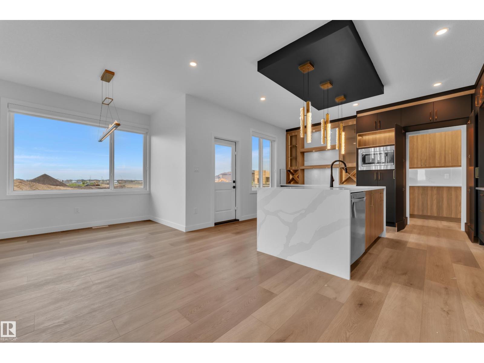 6408 26 ST NE - 18