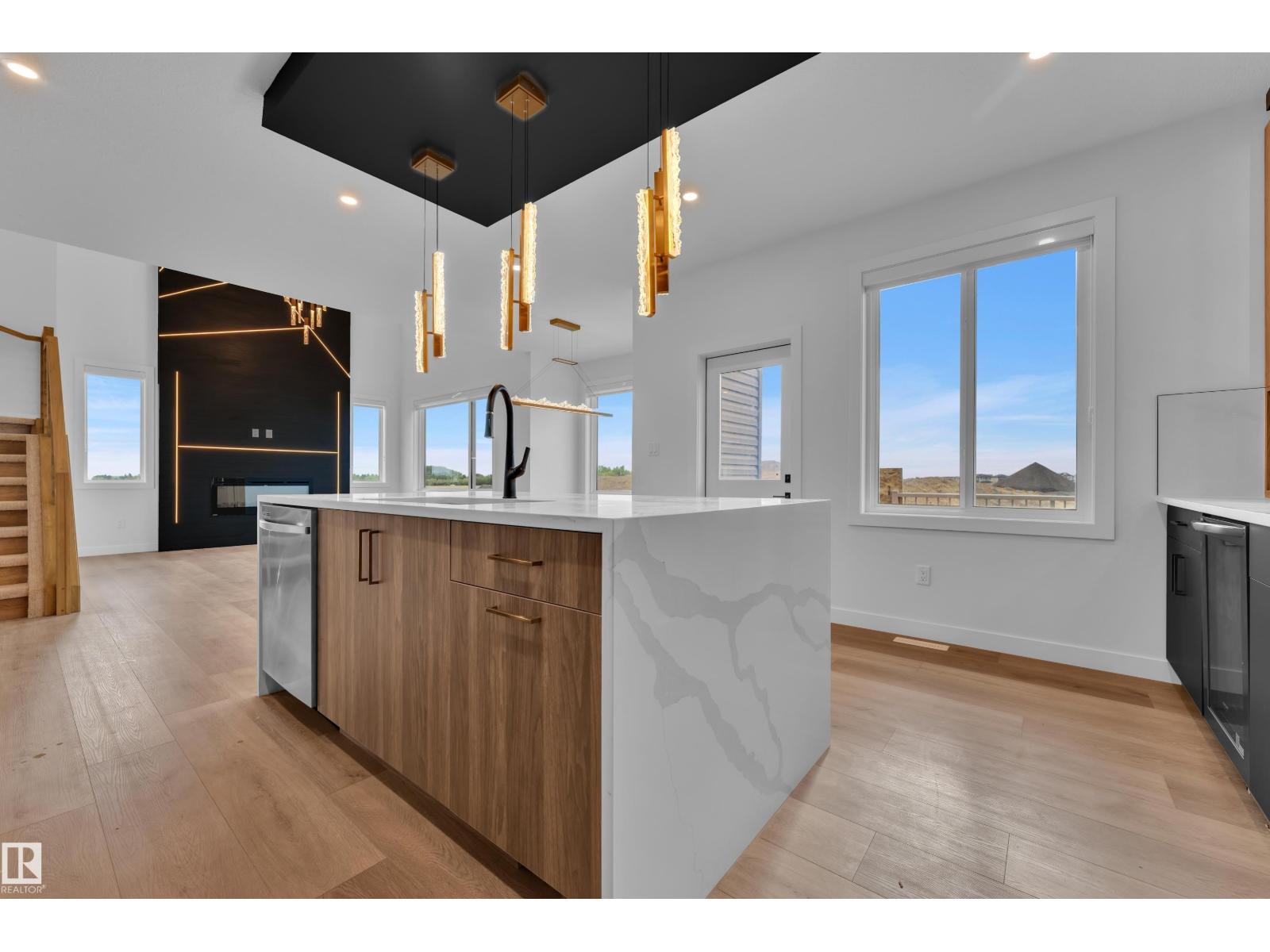 6408 26 ST NE - 23