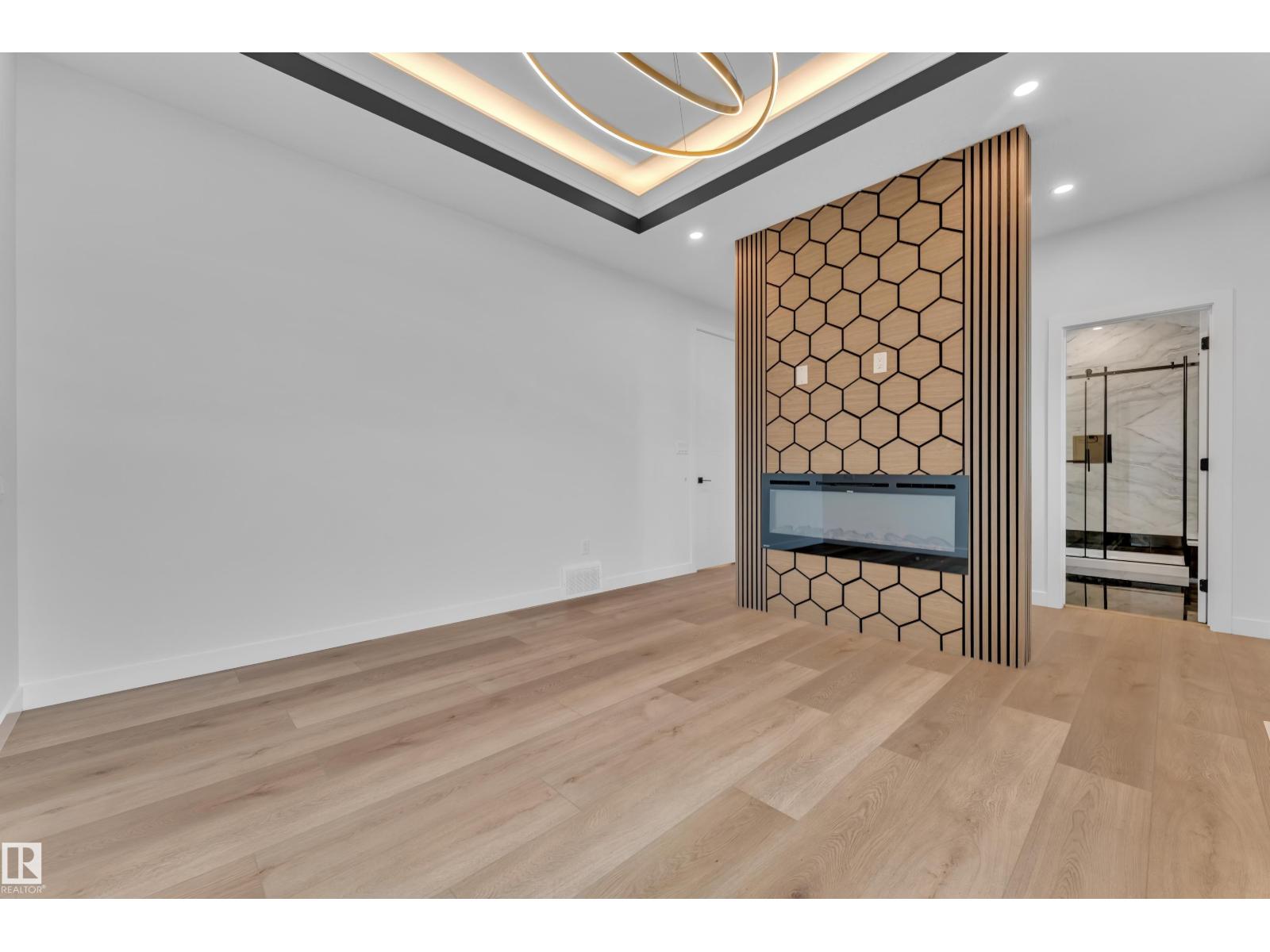 6408 26 ST NE - 27