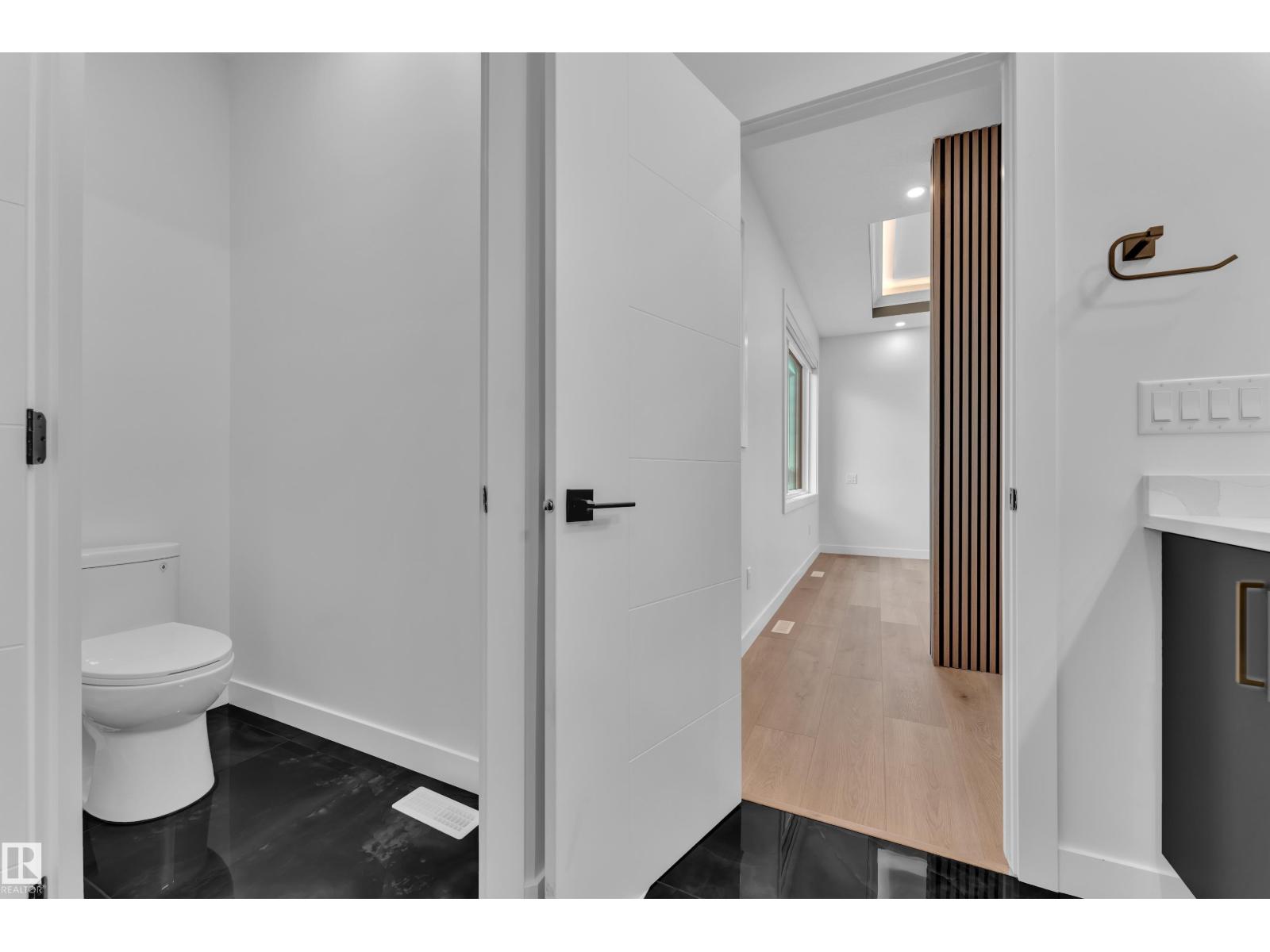 6408 26 ST NE - 28