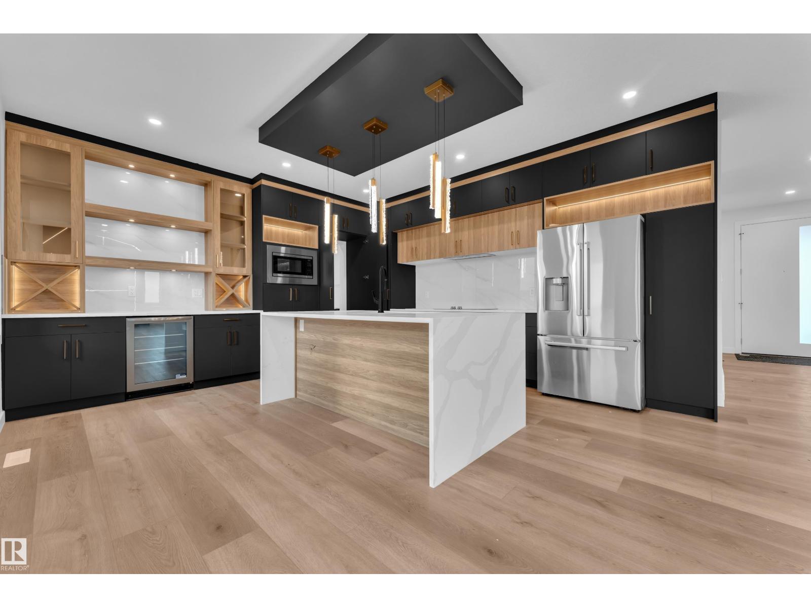 6408 26 ST NE - 37