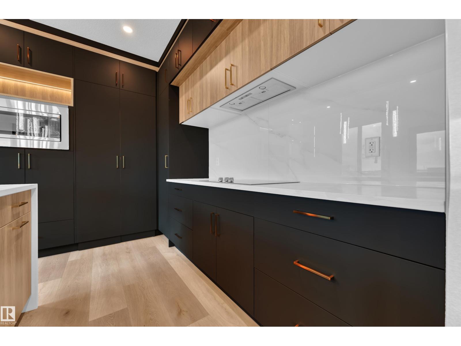 6408 26 ST NE - 38