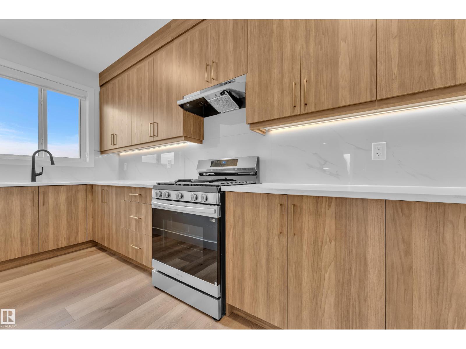 6408 26 ST NE - 39