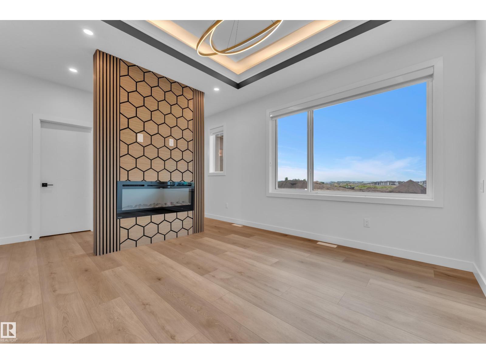6408 26 ST NE - 40