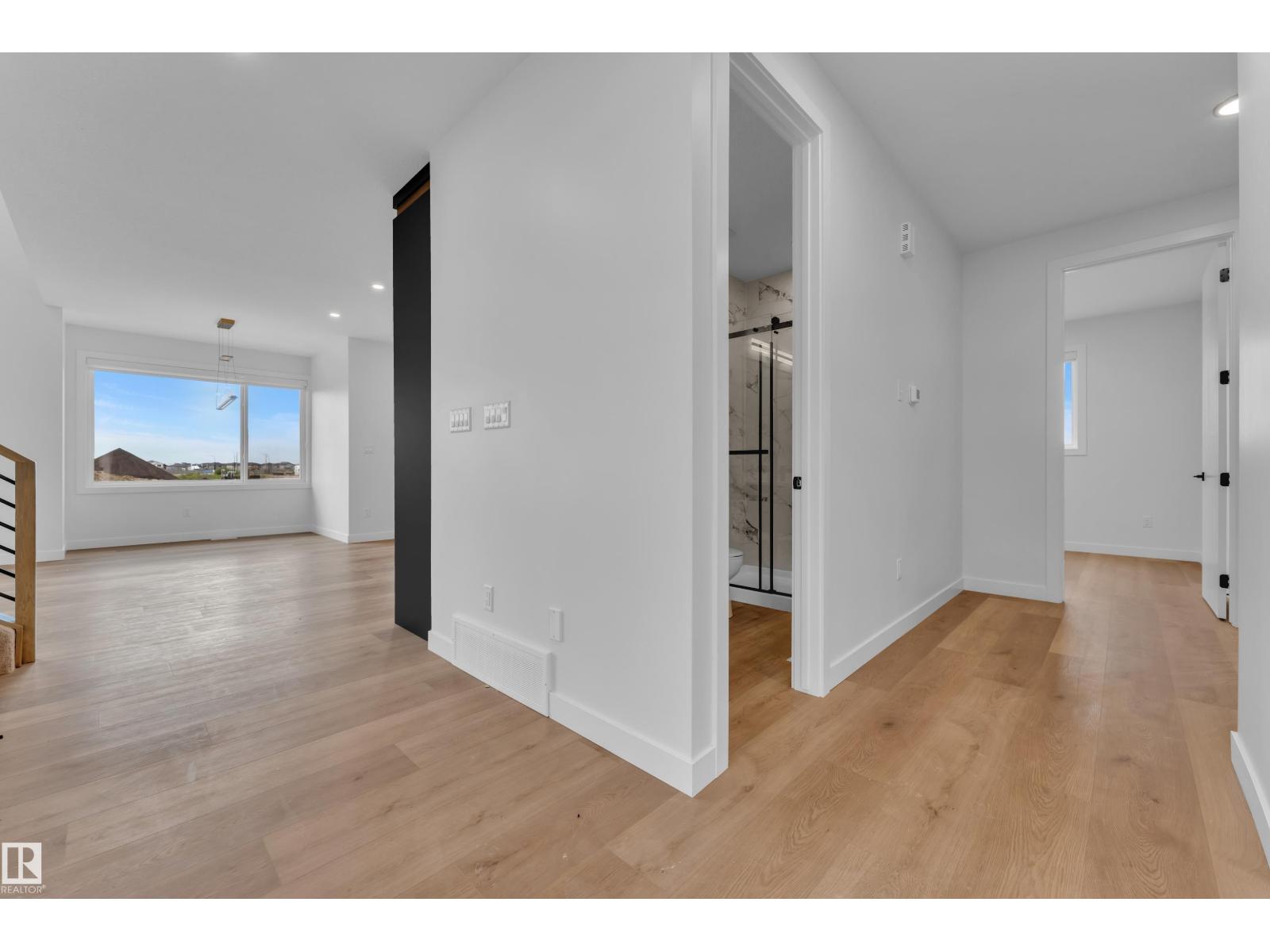 6408 26 ST NE - 8