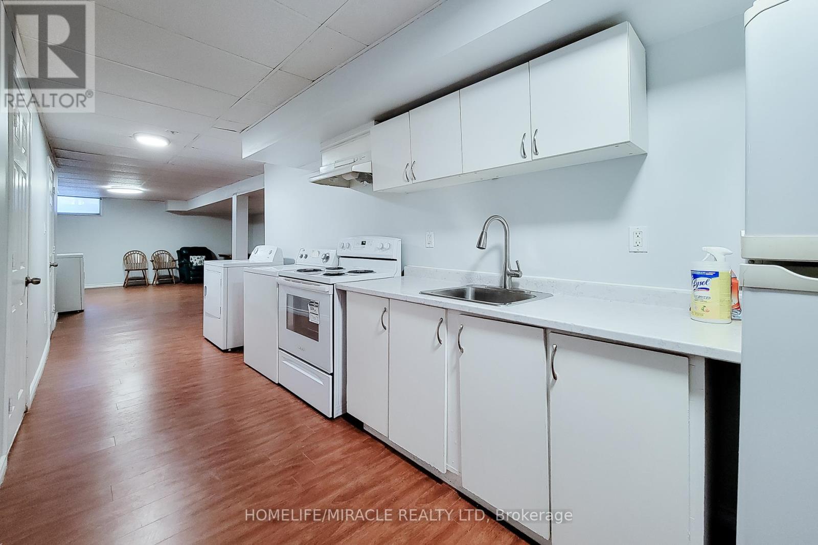197 CLOVERLEAF DRIVE - 38