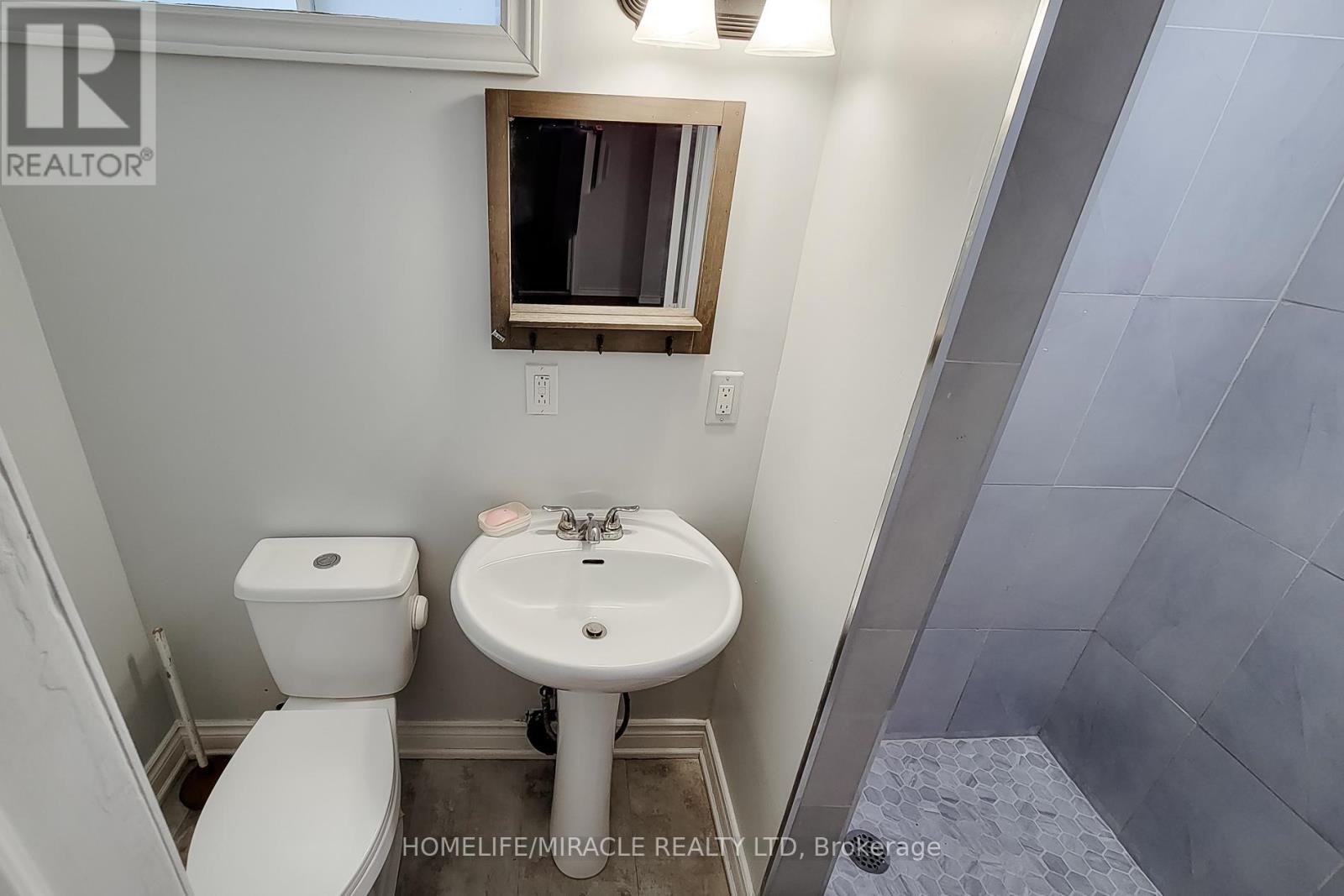 197 CLOVERLEAF DRIVE - 44