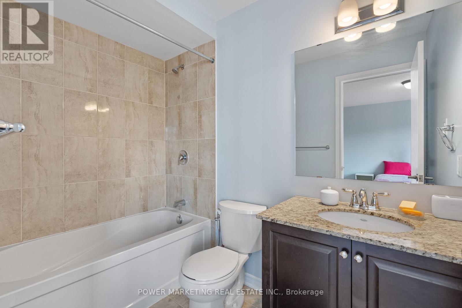 241 RUE DES SOLDATS RIENDEAU STREET - 32