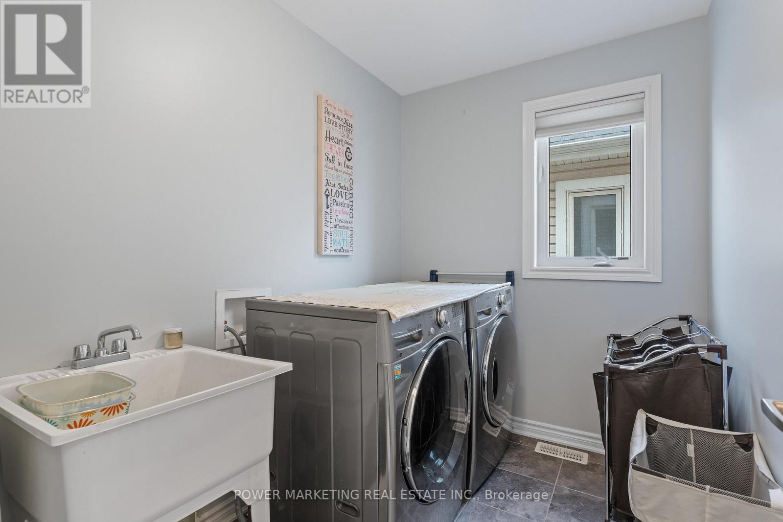 241 RUE DES SOLDATS RIENDEAU STREET - 33