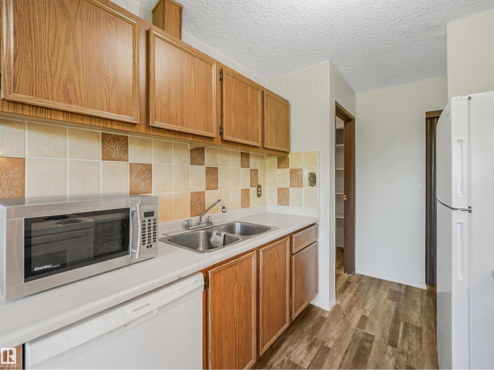 #403 11115 74 ST NW - 25