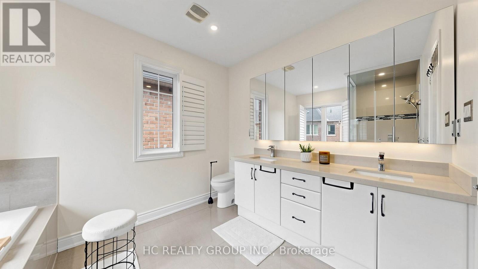 1116 VETERANS WAY - Image 32
