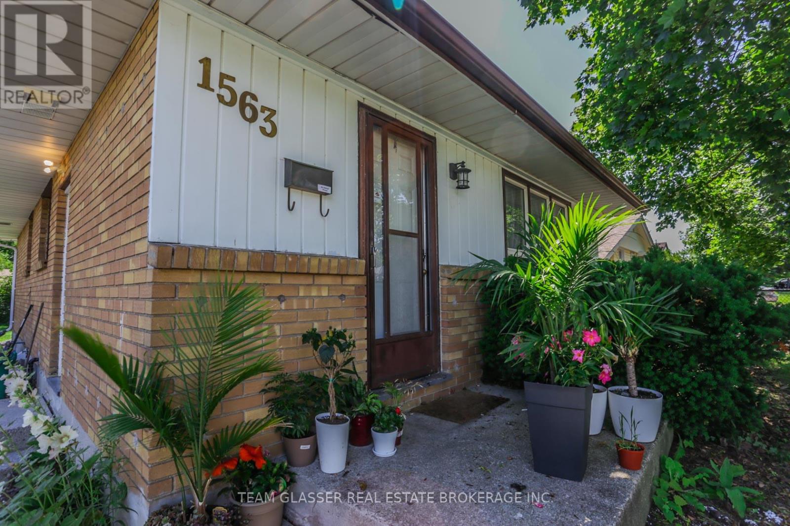 1563 DALE STREET - 3