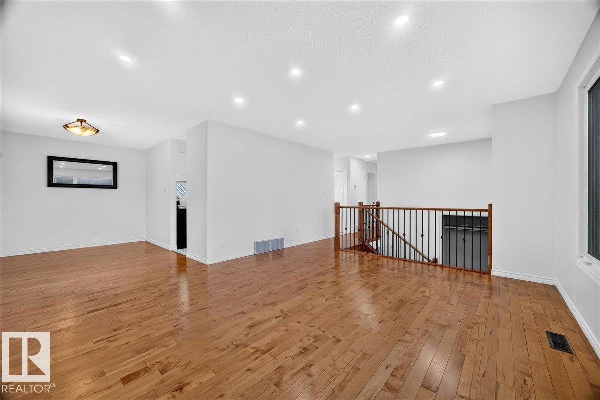 11327 165 AV NW - 12