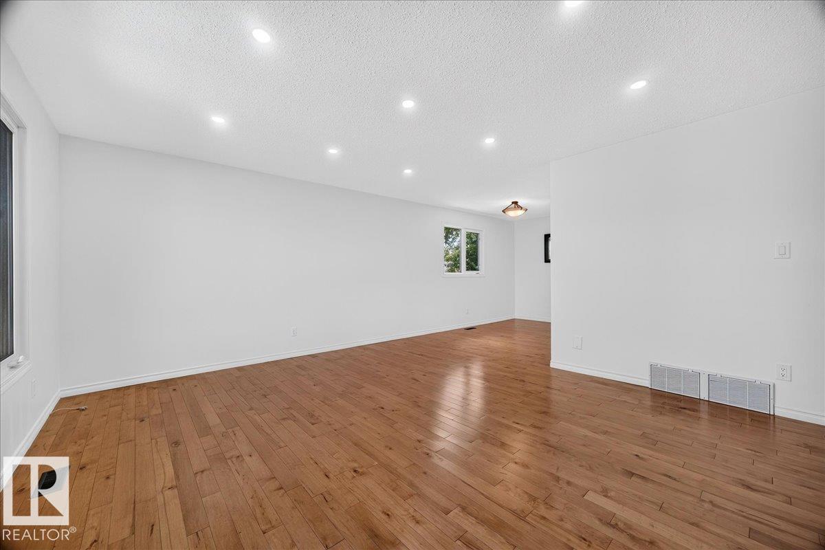11327 165 AV NW - 13
