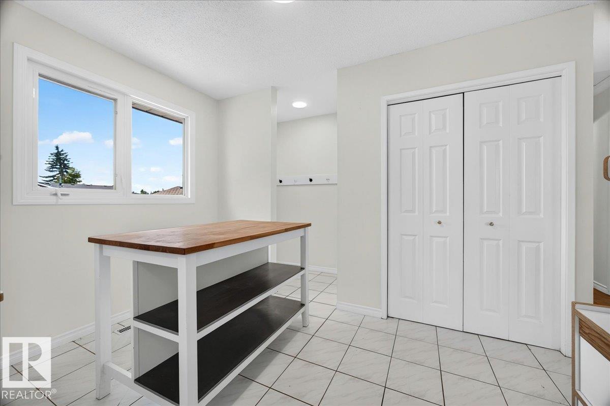 11327 165 AV NW - 18
