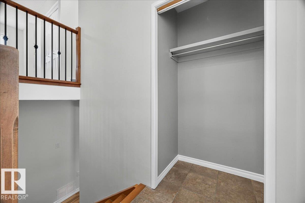 11327 165 AV NW - 9