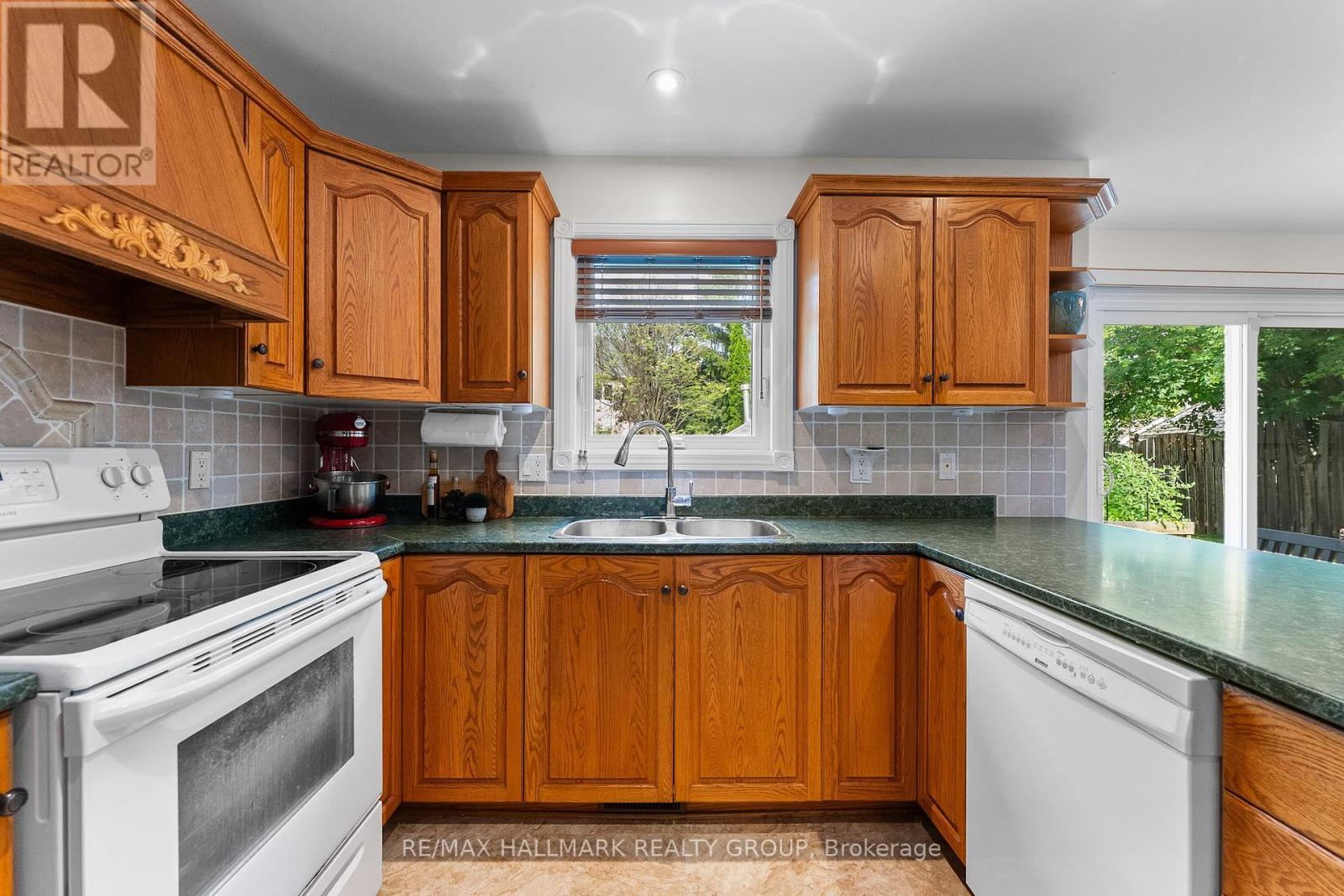 24 WENDELL AVENUE - 18