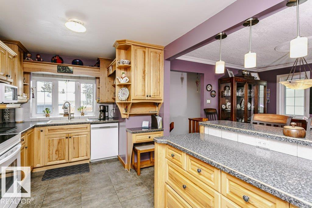 15634 81 AV NW - 10