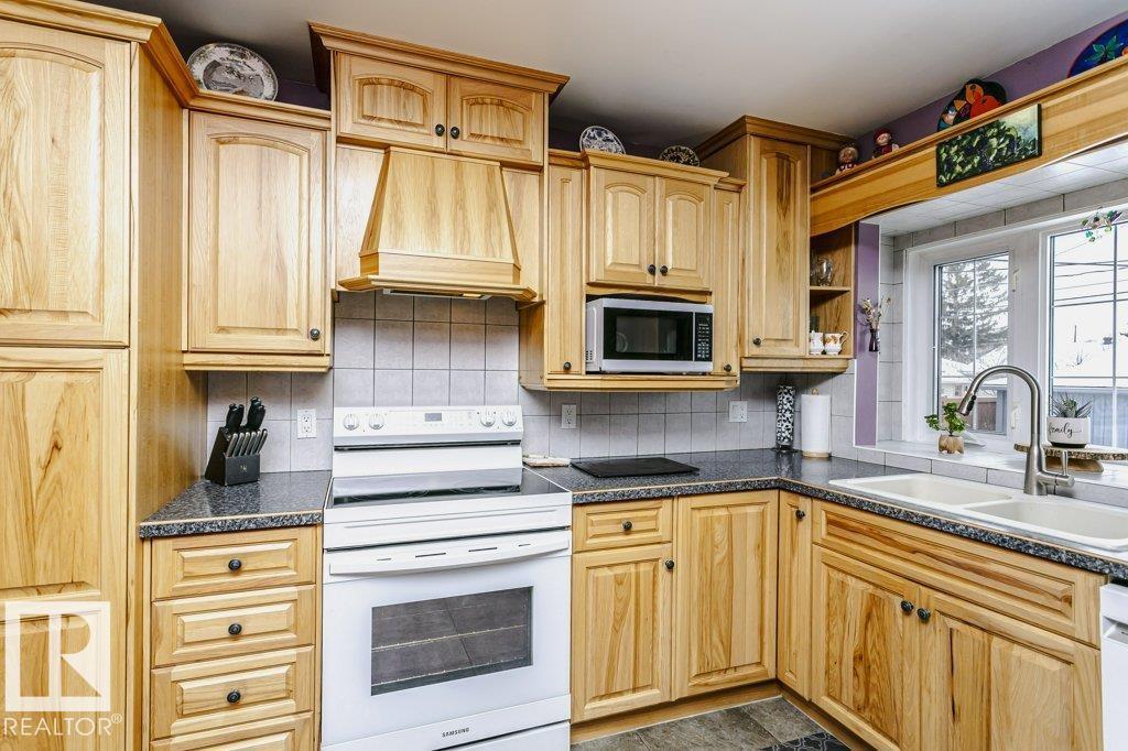 15634 81 AV NW - 11