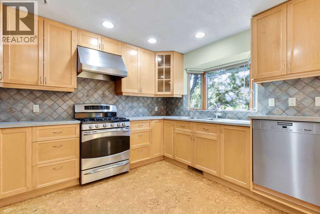 2415 Chicoutimi Drive NW — photo 11