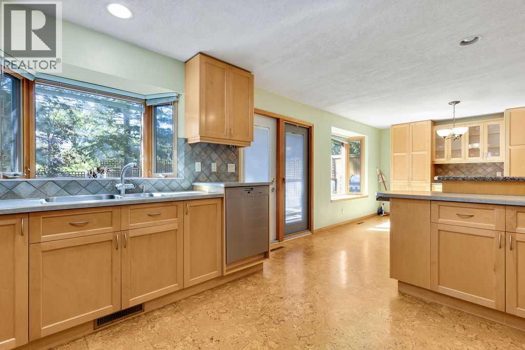 2415 Chicoutimi Drive NW — photo 12