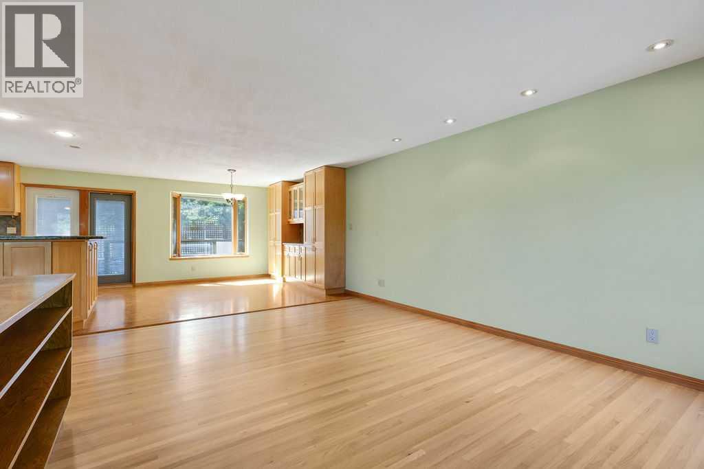 2415 Chicoutimi Drive NW — photo 6