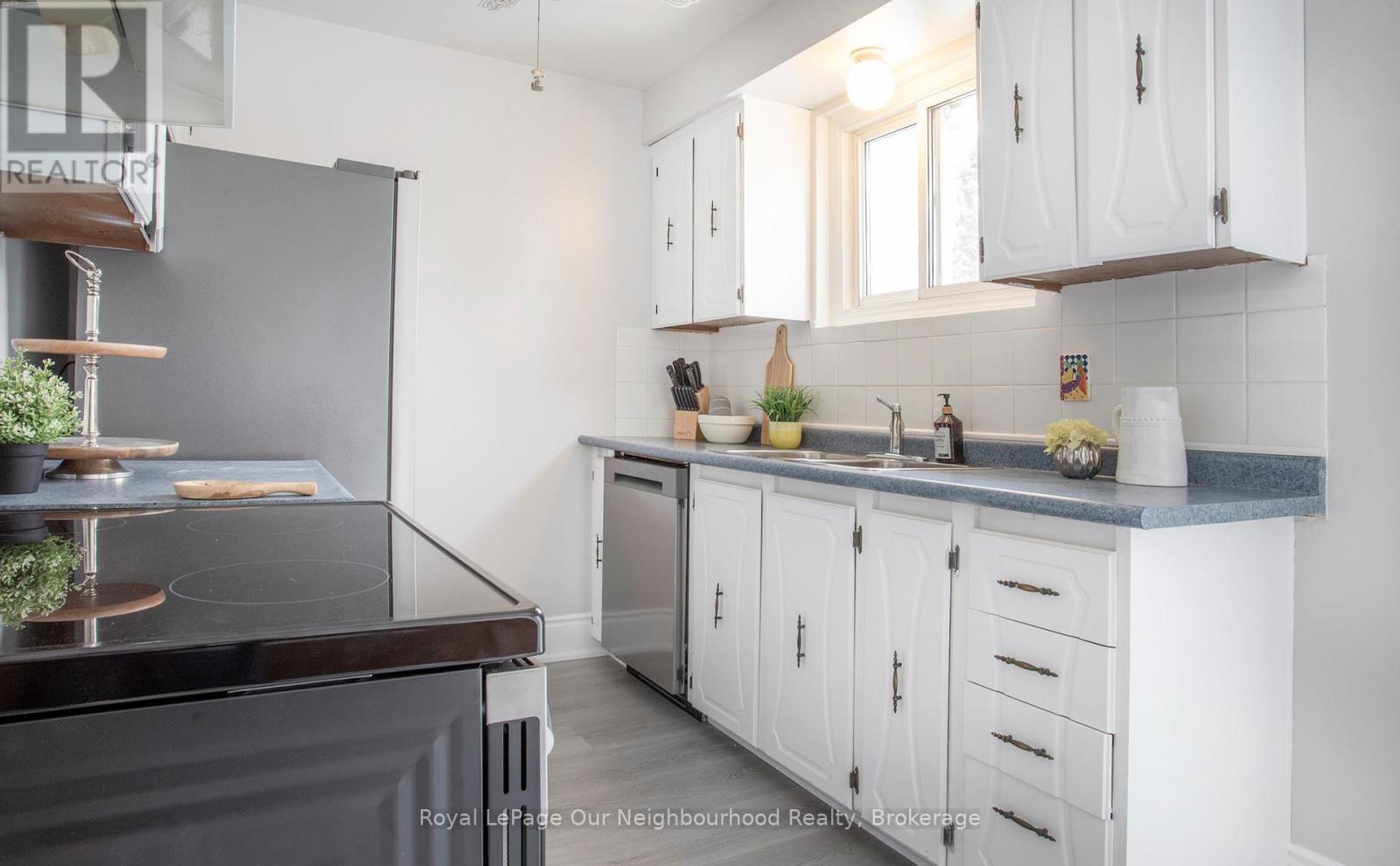708 WAVERLY STREET N - 10