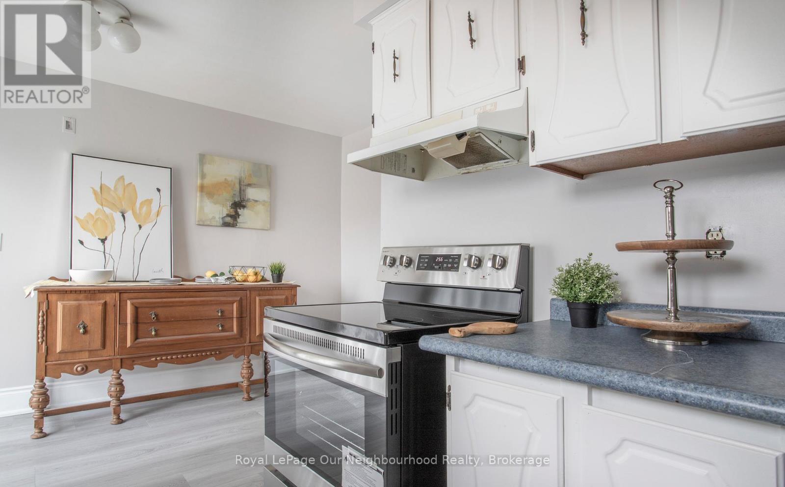708 WAVERLY STREET N - Image 12
