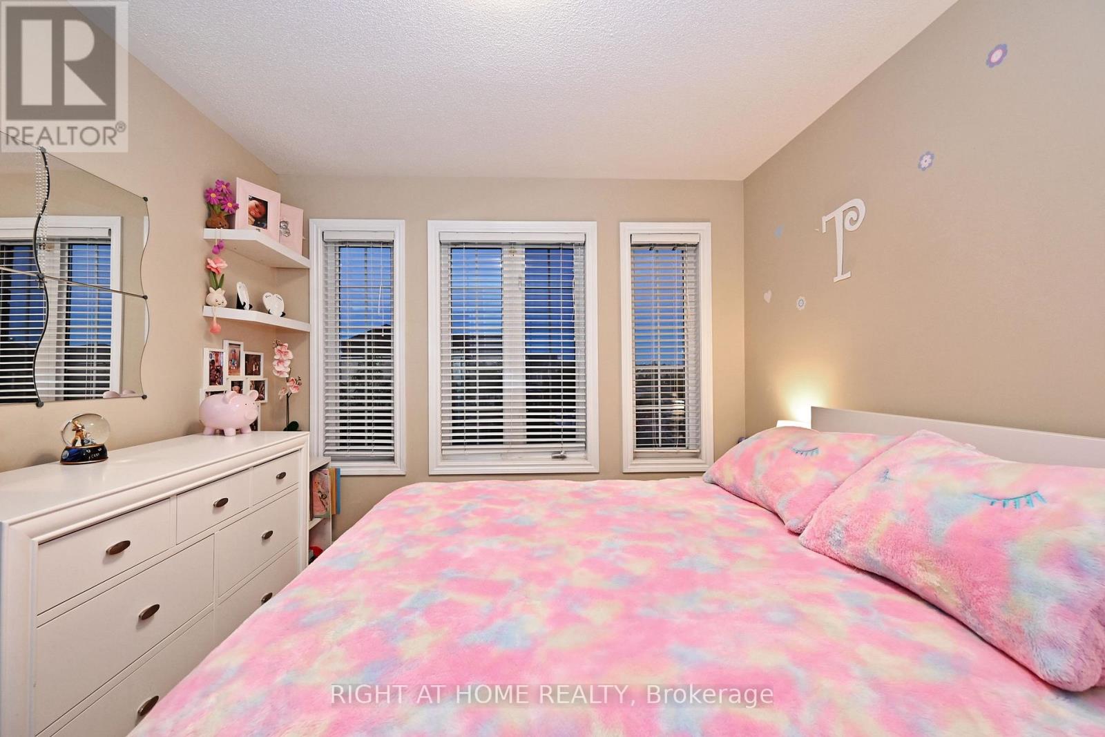 73 BLOOMGATE CRESCENT - 35