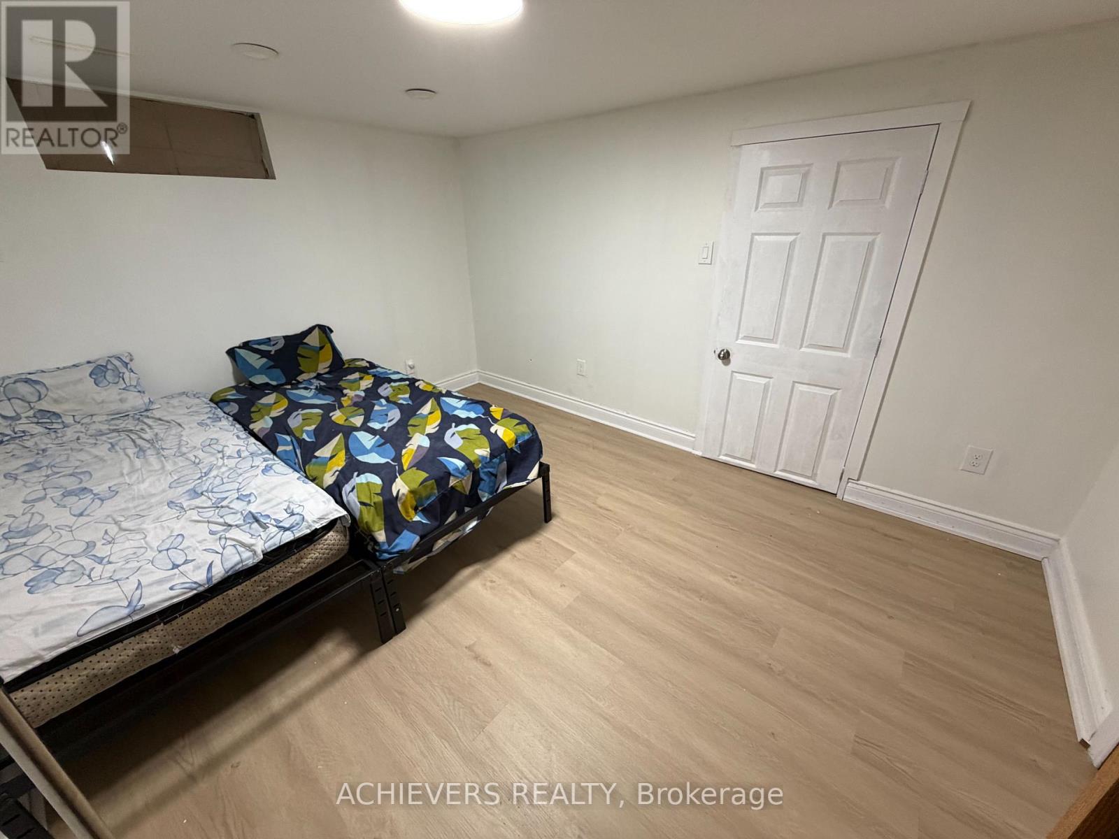 176 CULVER CRESCENT - 23