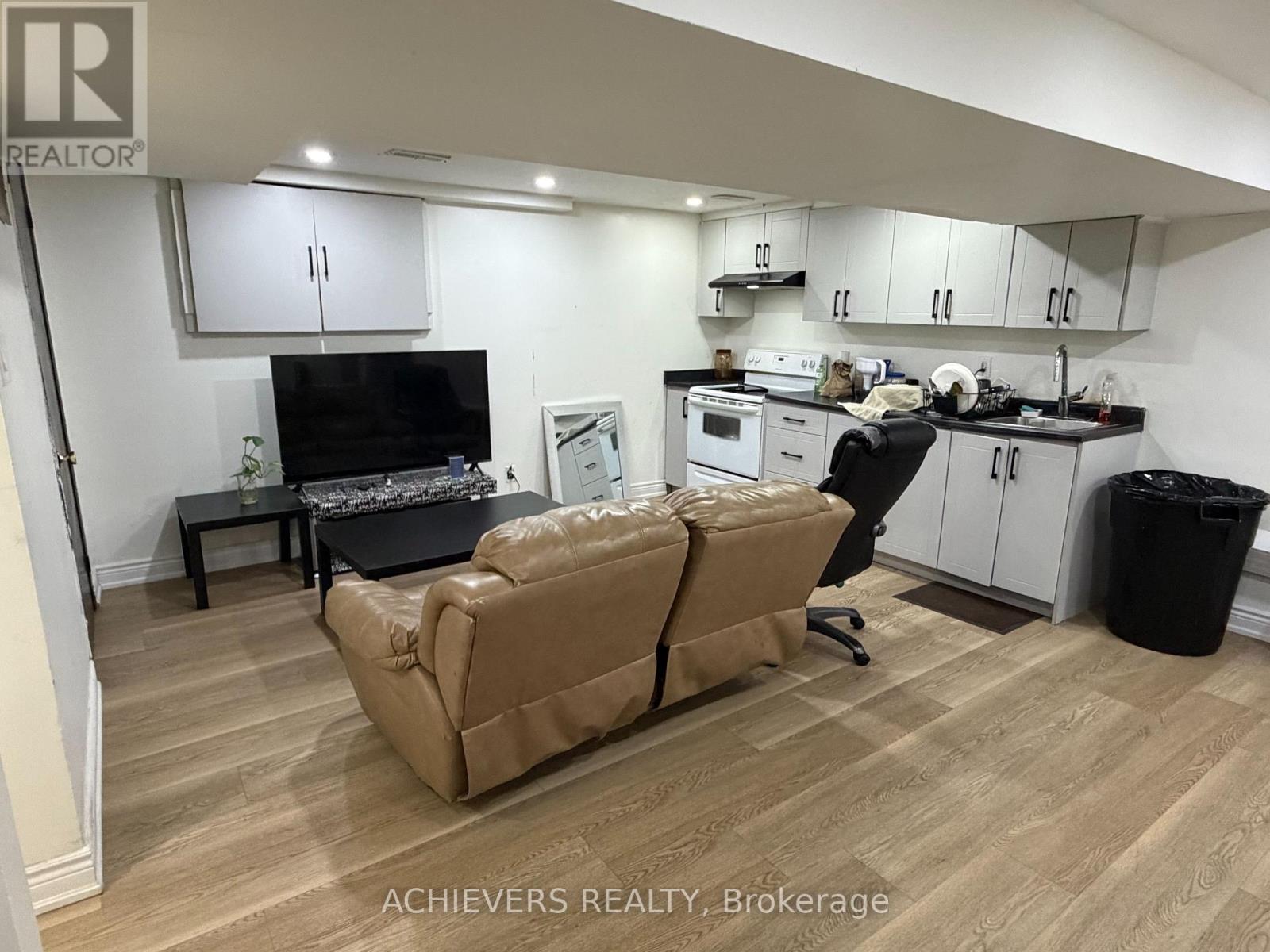 176 CULVER CRESCENT - 27