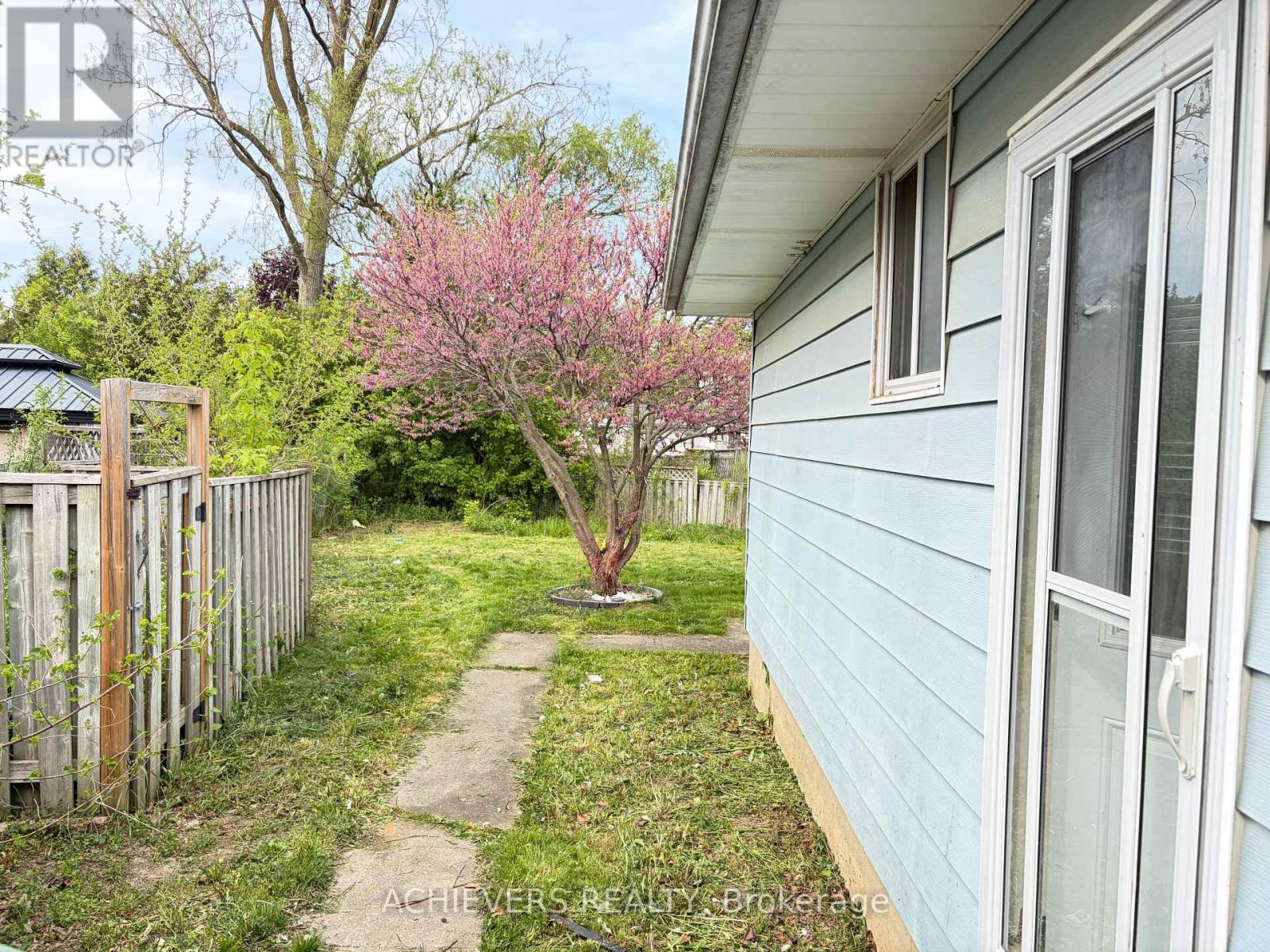 176 CULVER CRESCENT - 35