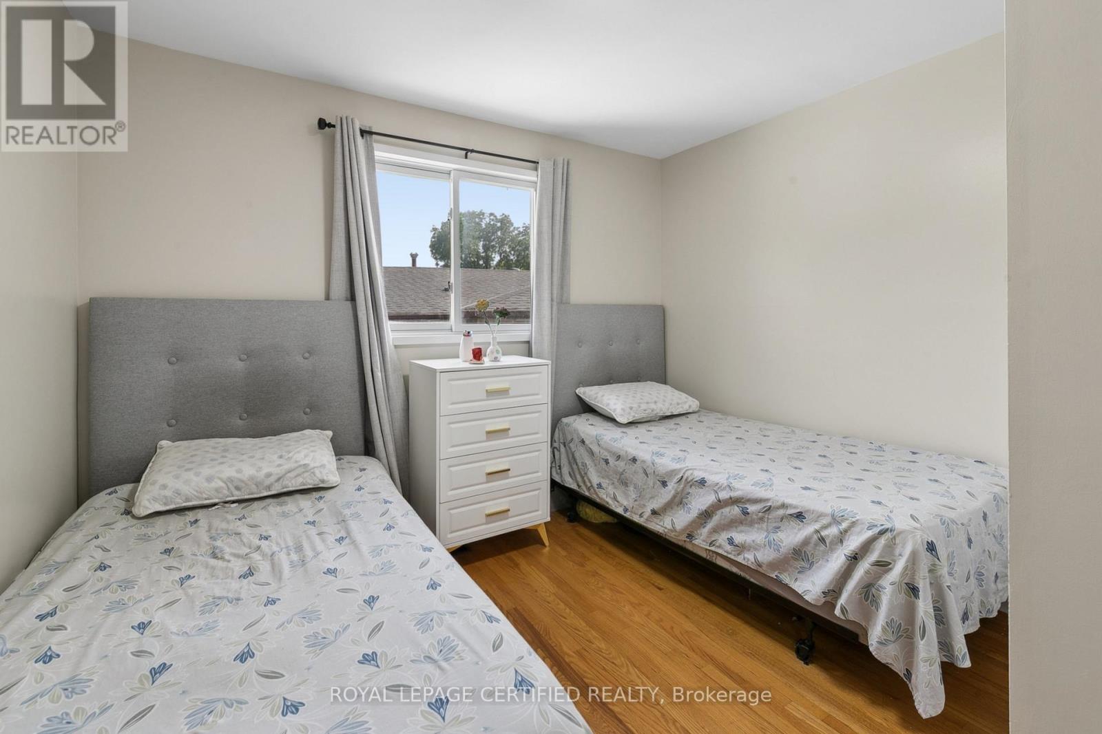 1121 VALENTINE DRIVE - 23