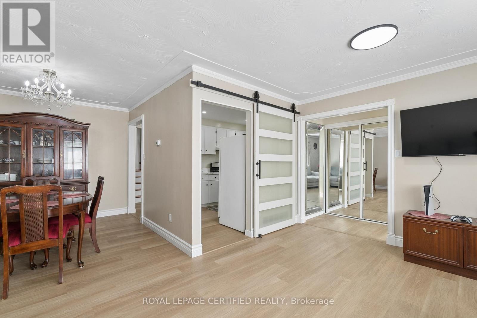 1121 VALENTINE DRIVE - 10