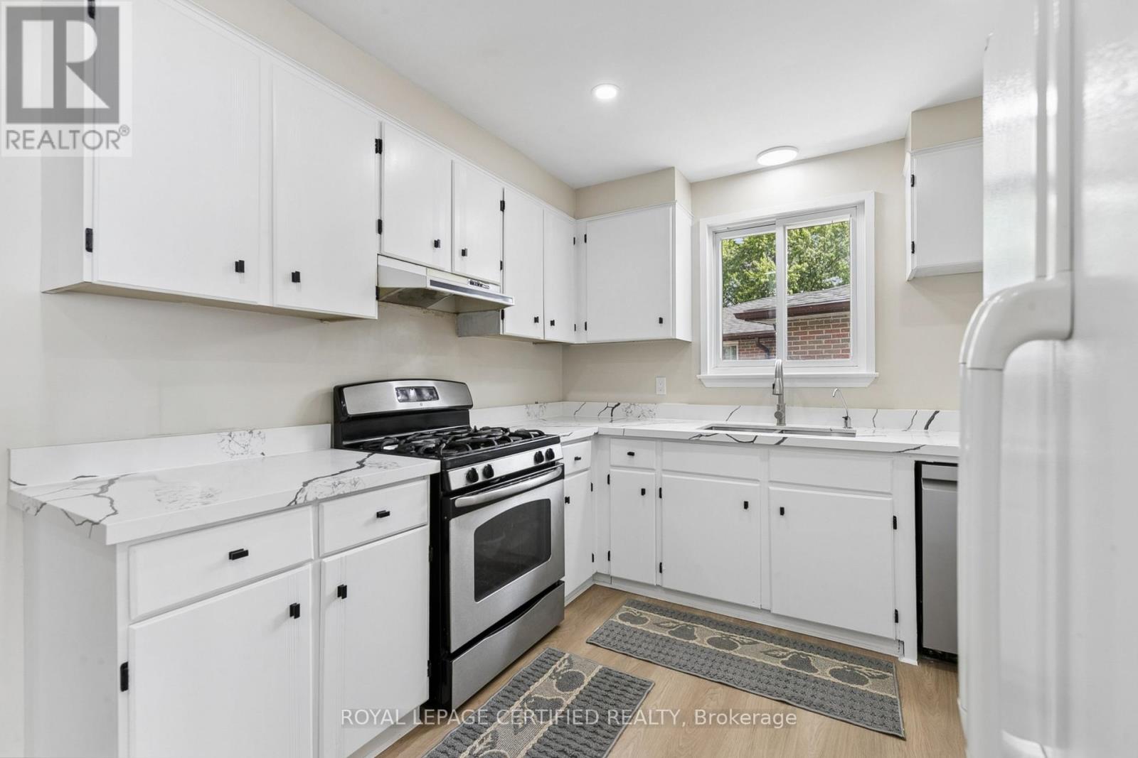 1121 VALENTINE DRIVE - 14