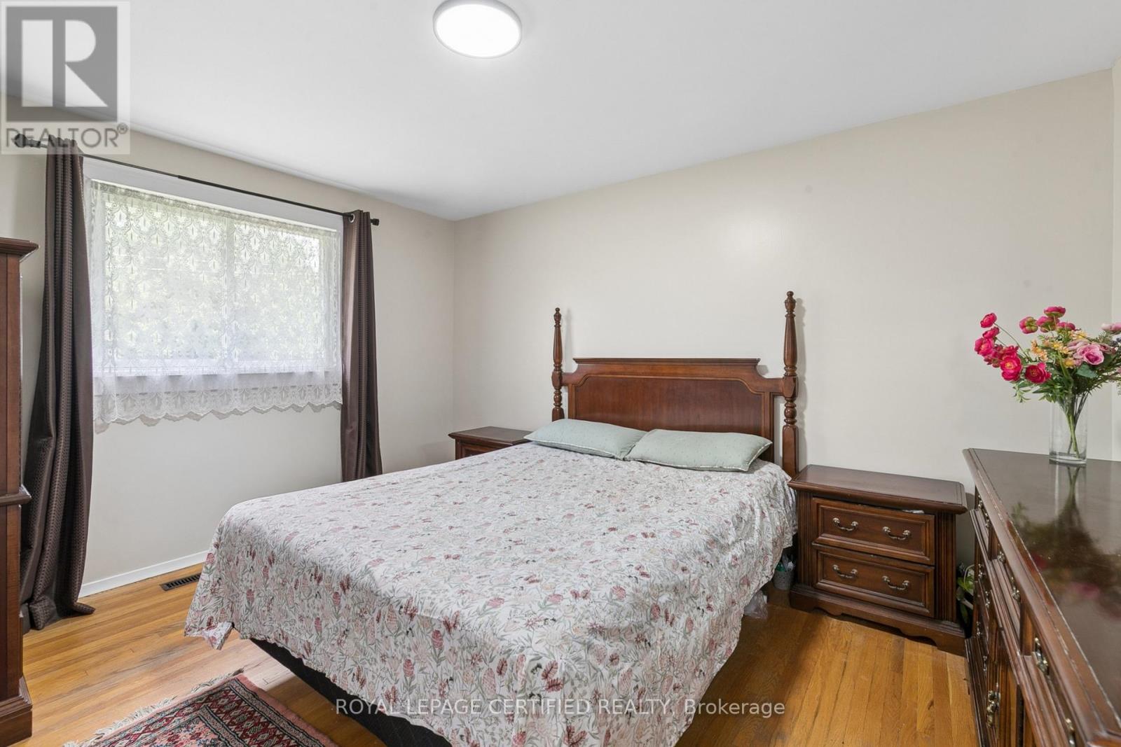 1121 VALENTINE DRIVE - 21